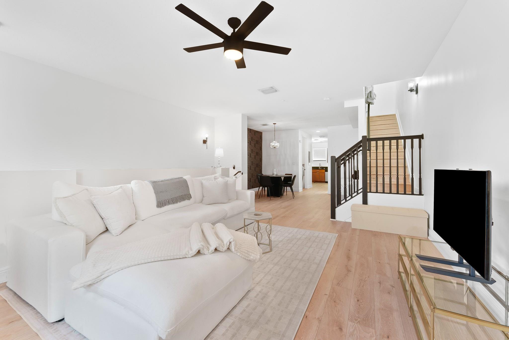 307 SW 13th Ter 307