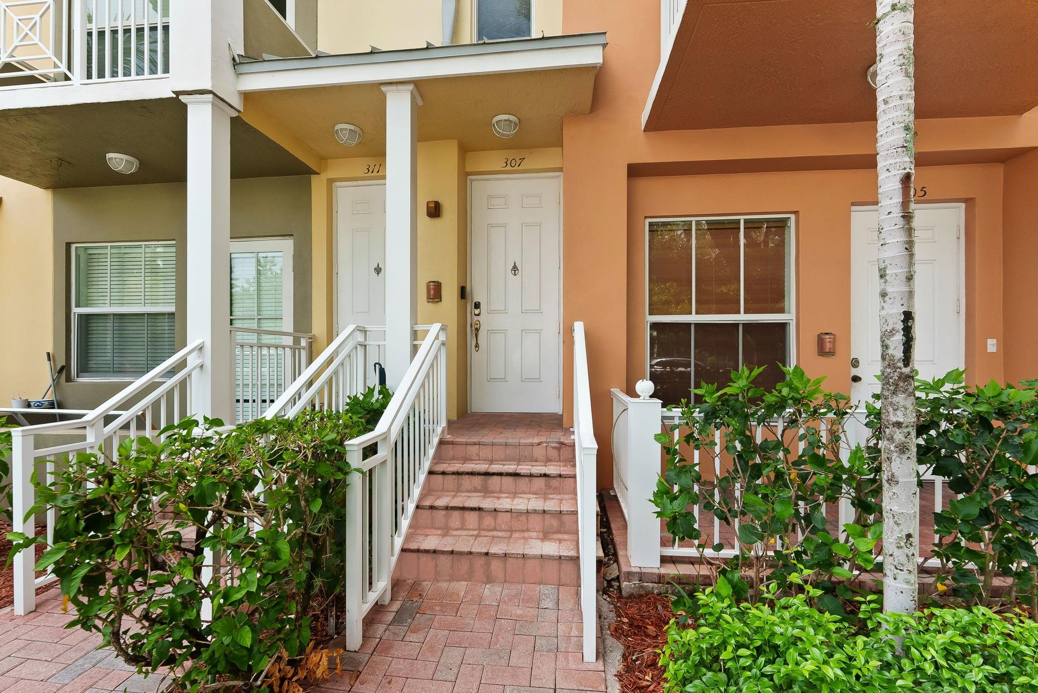 307 SW 13th Ter 307