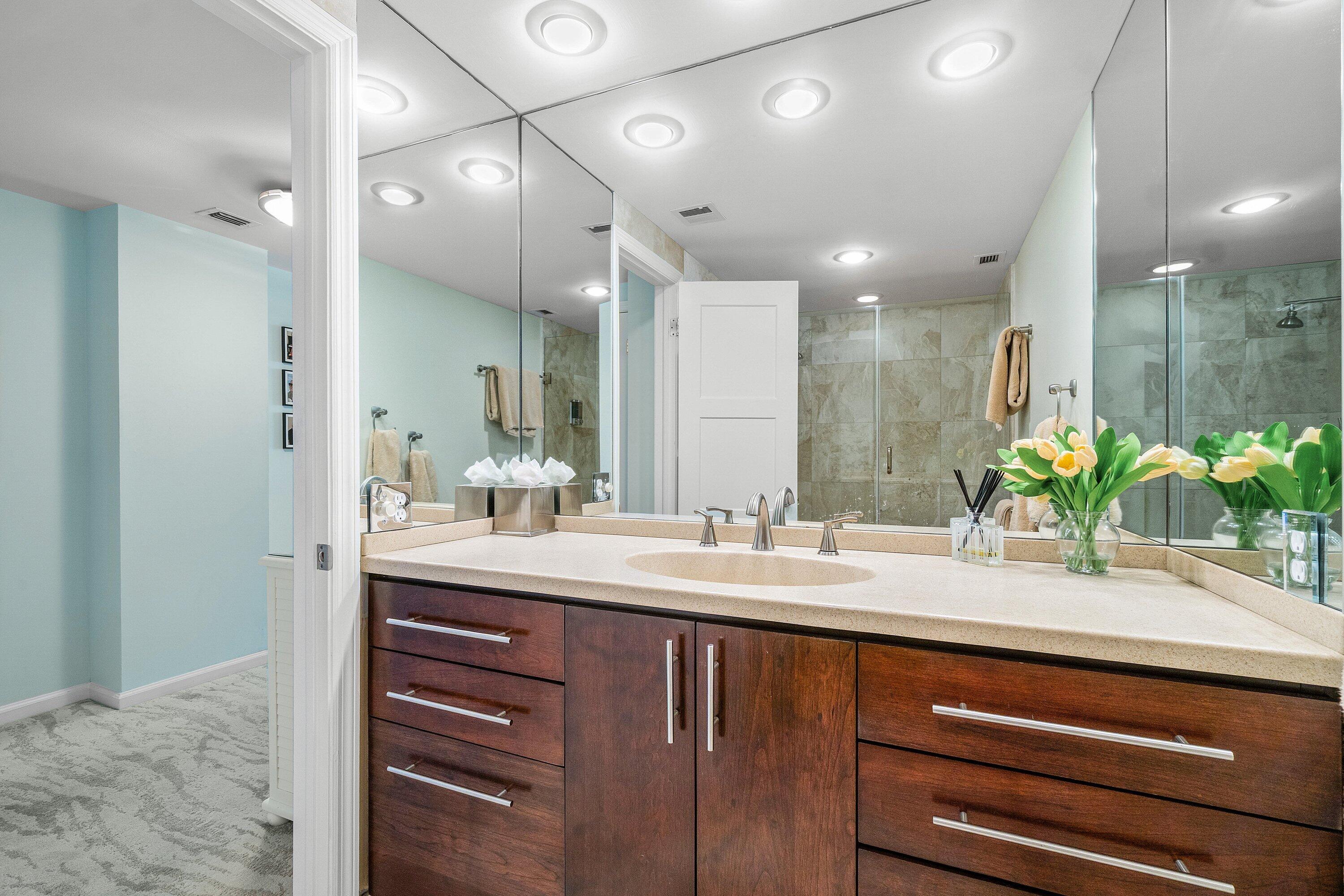 SEAGATE TOWERS CONDO - Residential