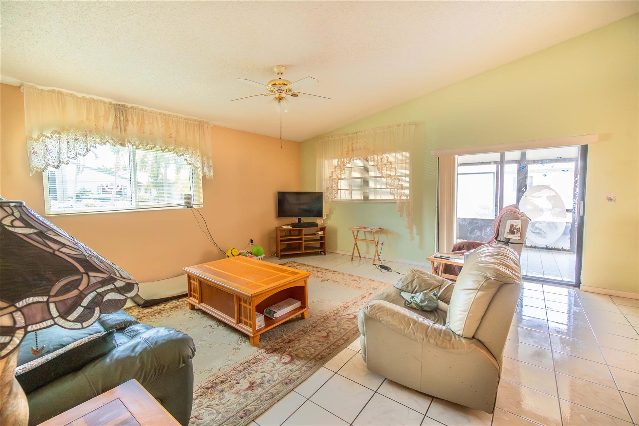 240 SE 8th St