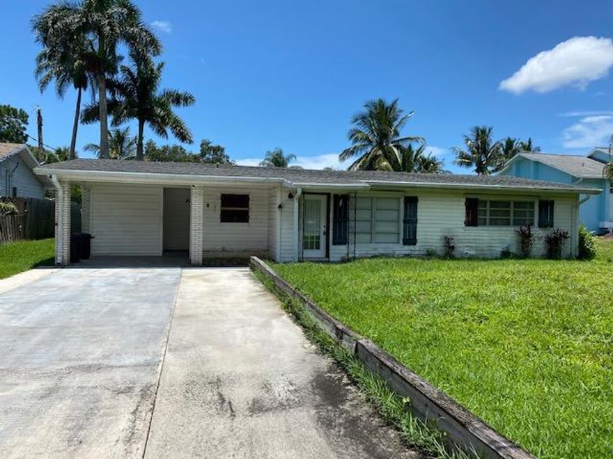 2/1.5 waterfront home.  Perfect for a fisherman/boater.  Direct access to the St Lucie River and the ocean.  Deep water, no fixed bridges.