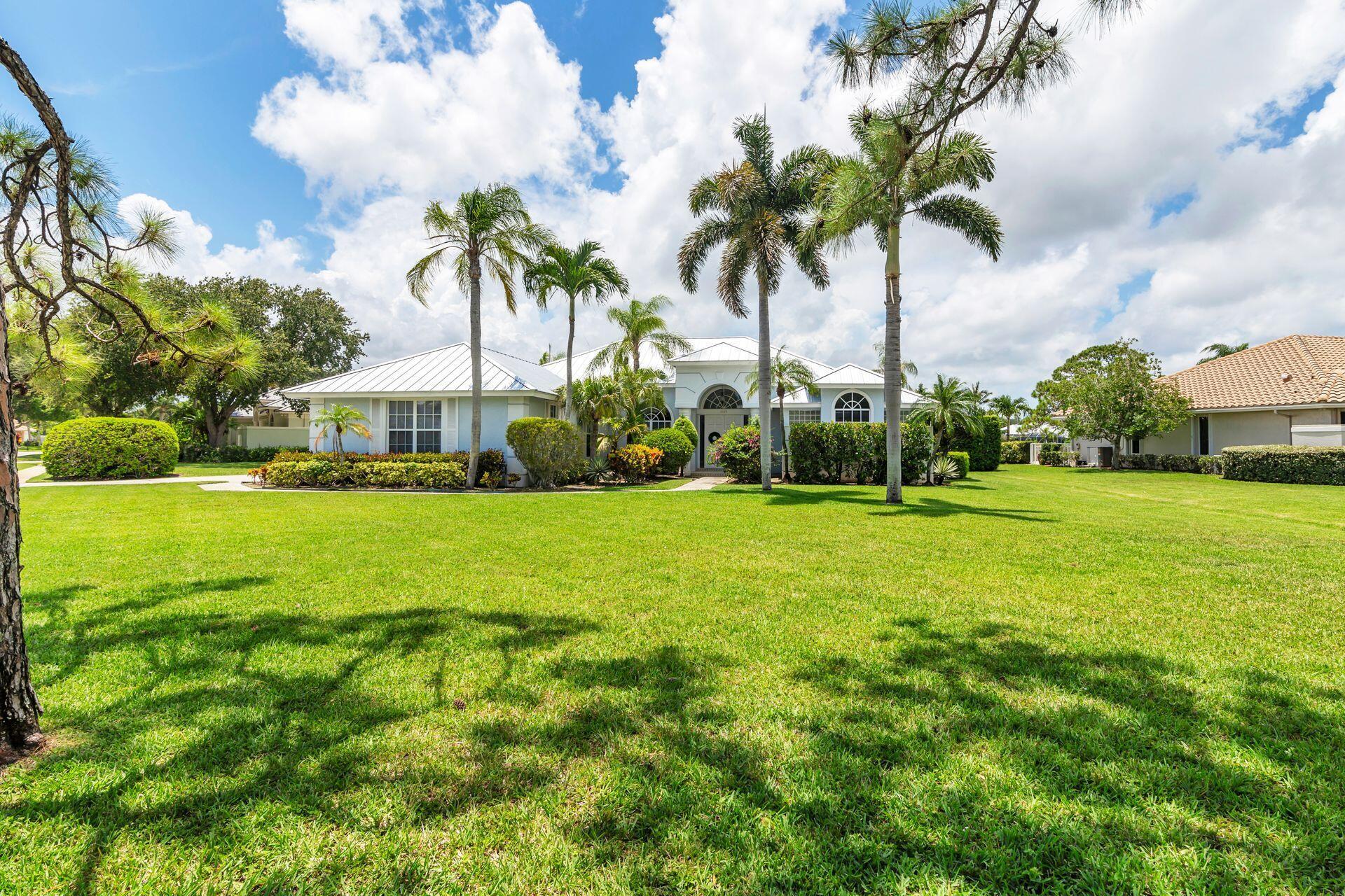 6025 Fountain Palm Drive, Jupiter, FL, 33458/$1,045,000 2 6025 Fountain Palm Drive