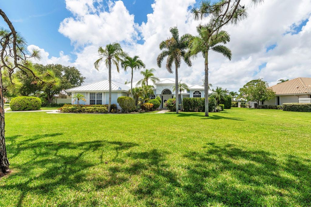 Photo of 6025 Fountain Palm Drive, Jupiter, FL 33458 (MLS # R11101174)