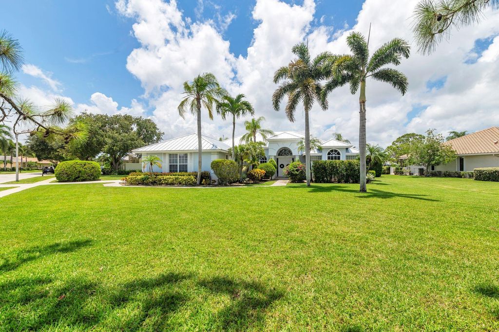 Photo of 6025 Fountain Palm Drive, Jupiter, FL 33458 (MLS # R11101174)