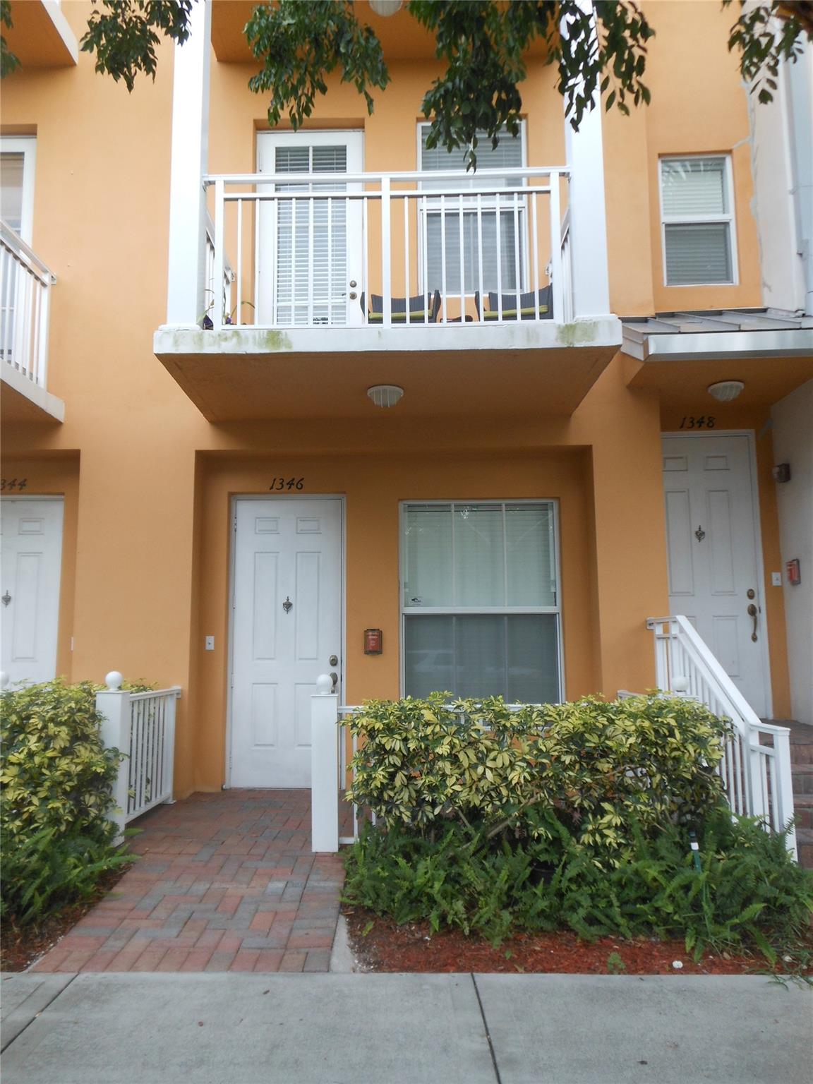 THE VILLAGE AT SAILBOAT B - Residential Lease