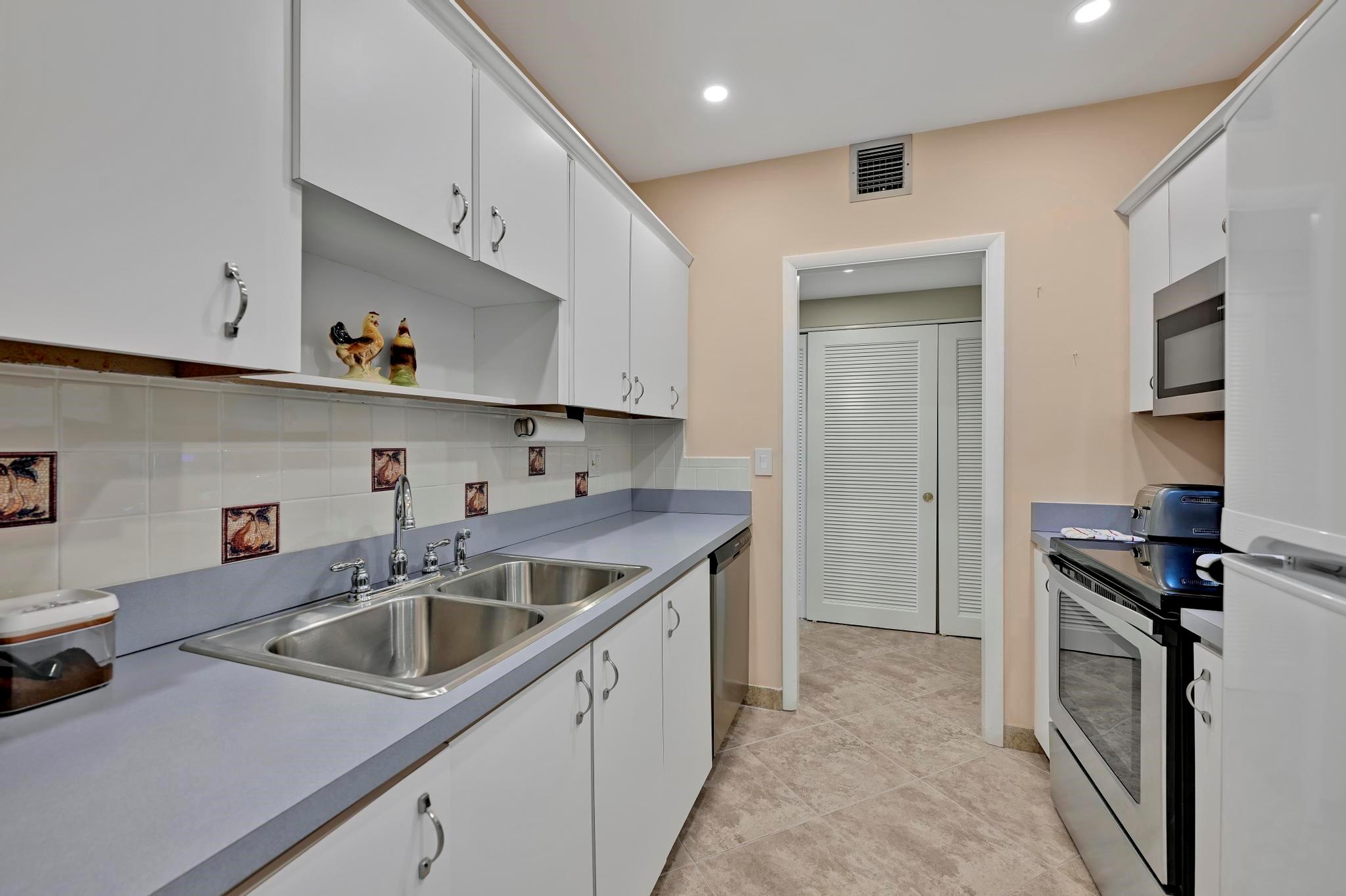 400 N Riverside Dr 404