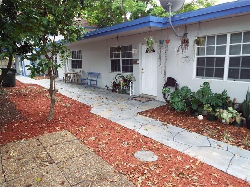 Photo of 898 NE 39th Street #2, Oakland Park, FL 33334 (MLS # B26044623)