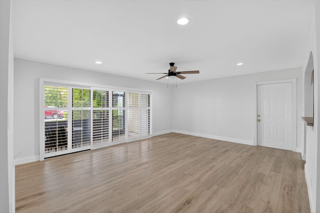Photo of 502 Osprey Drive #20b, Delray Beach, FL 33444 (MLS # R11113395)