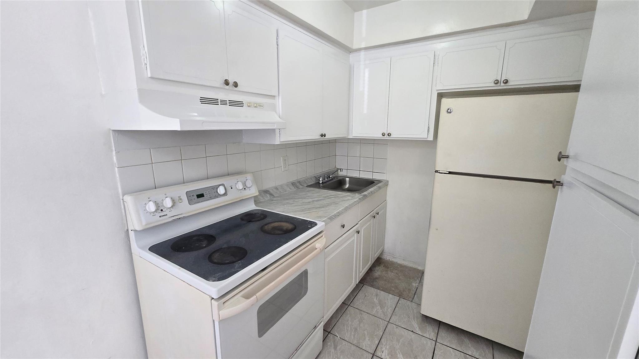 Hollywood Little Ranches - Residential Lease