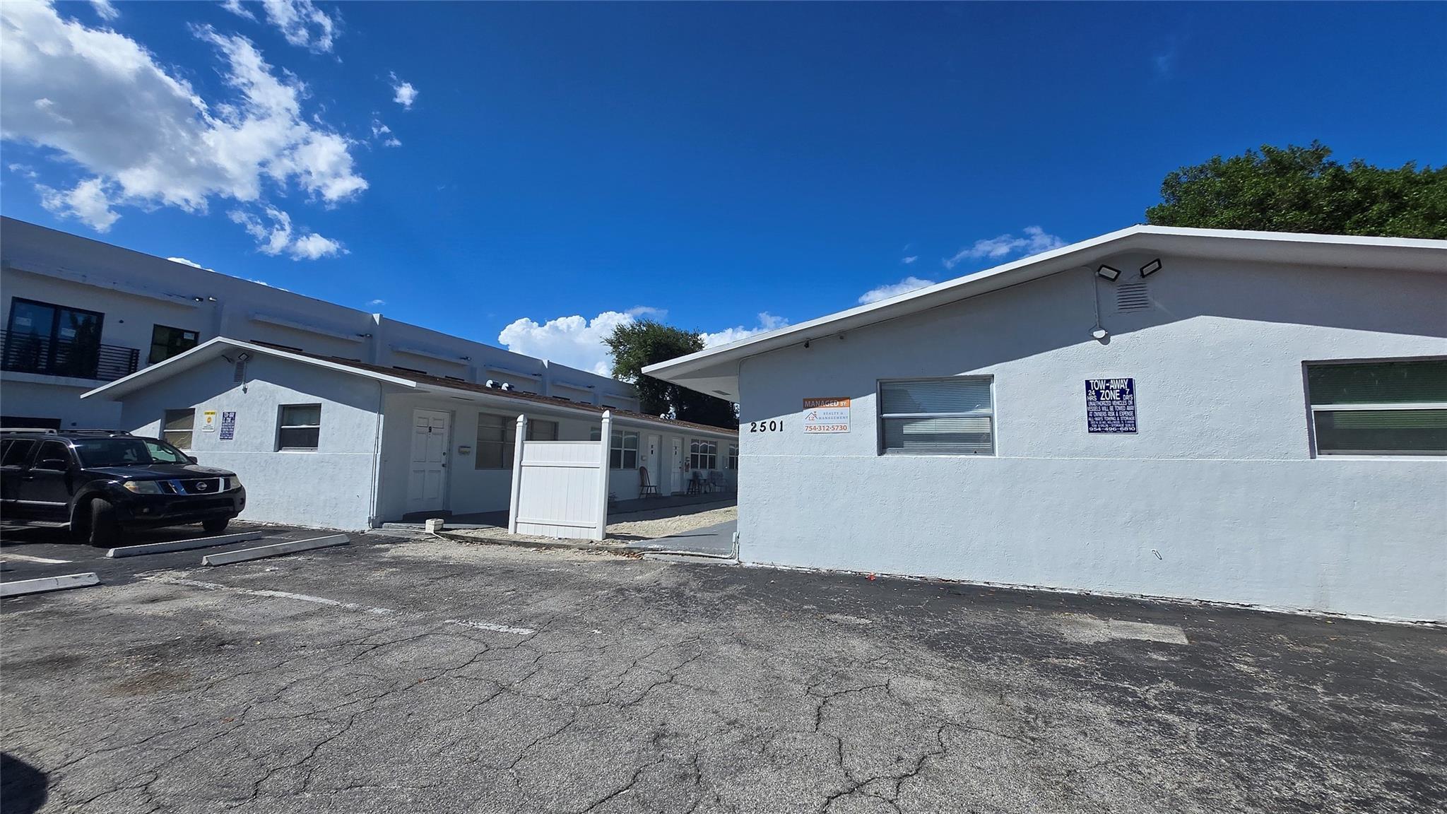 Hollywood Little Ranches - Residential Lease