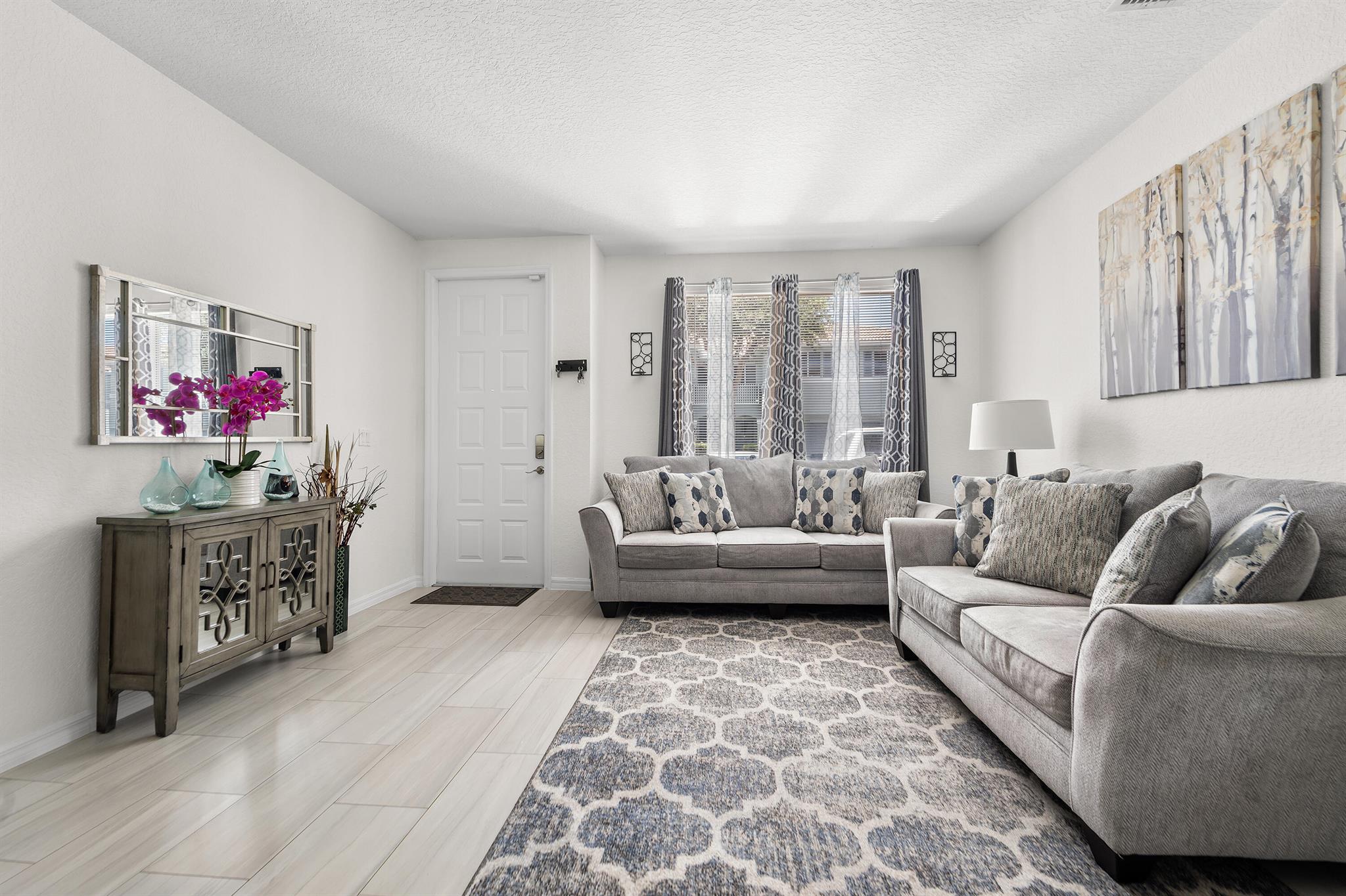 1947 Gardenia Ct Court