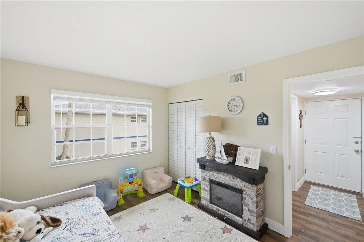 MIDPORT PLACE I, A CONDOMINIUM - Residential