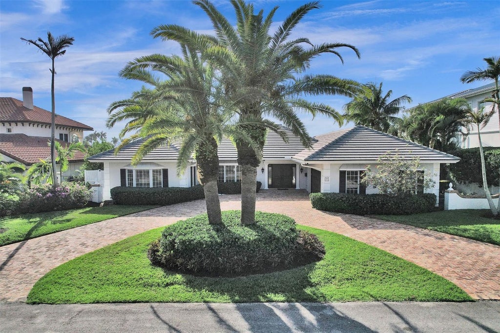 Photo of 7 Saranac Road, Sea Ranch Lakes, FL 33308 (MLS # F10543534)