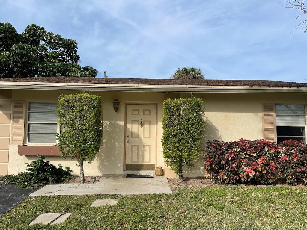 Photo of 1001 Comanche Street, Jupiter, FL 33458 (MLS # R10934960)
