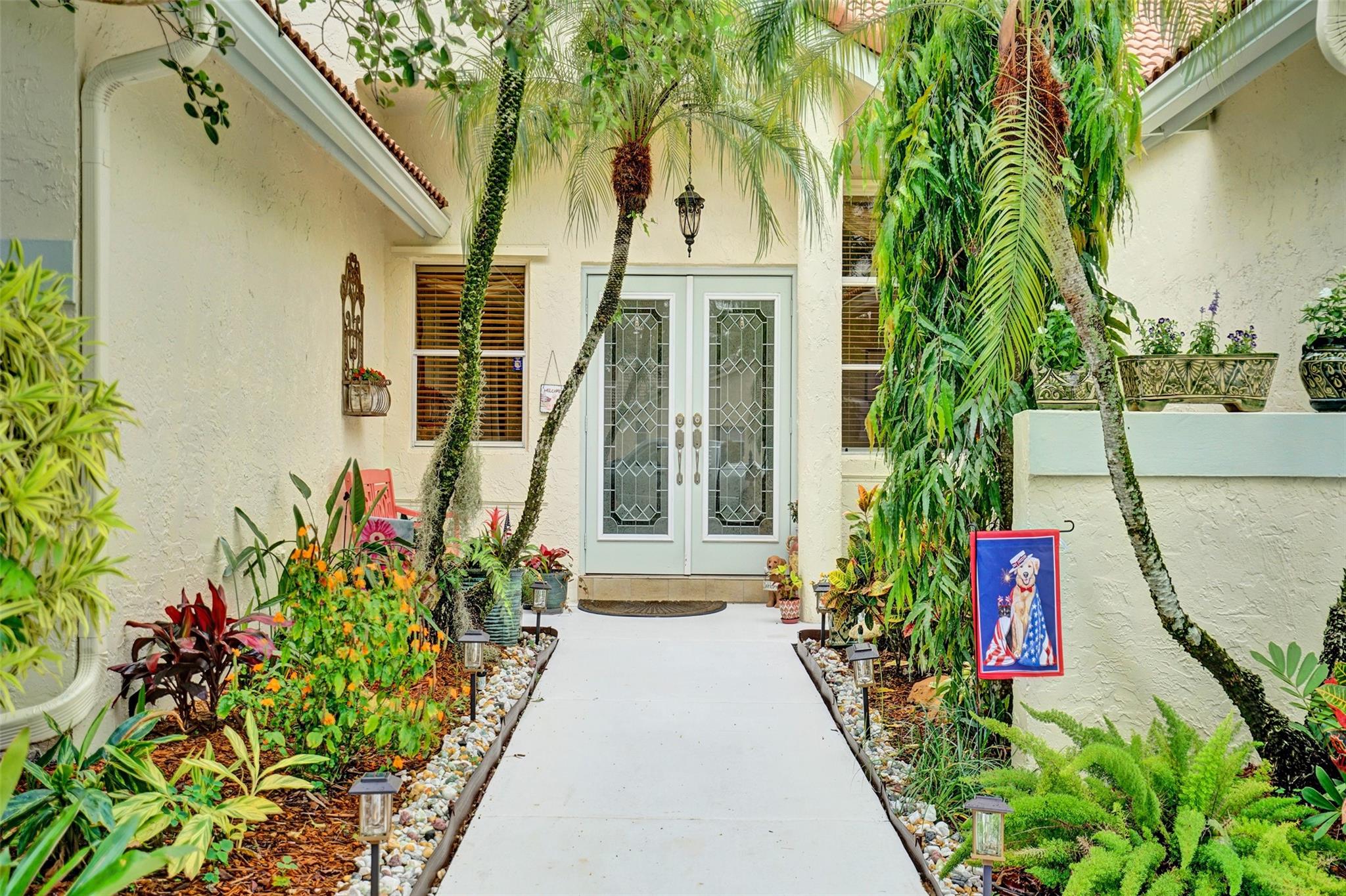 1990 Lakeshore Dr