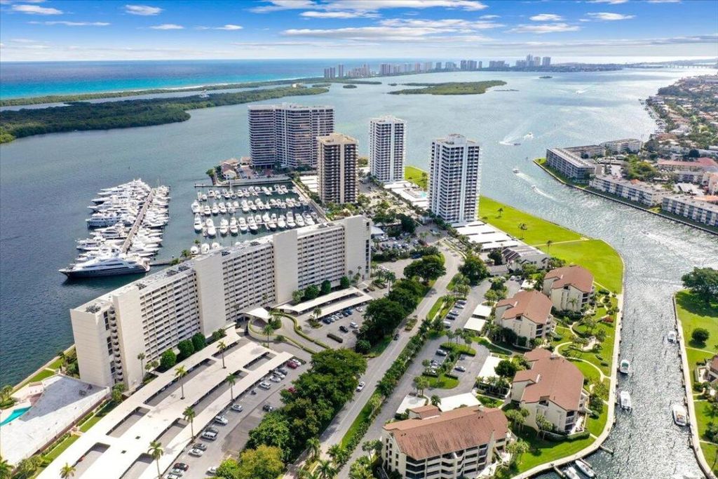 Photo of 124 Lakeshore Drive #7290, North Palm Beach, FL 33408 (MLS # R10974546)