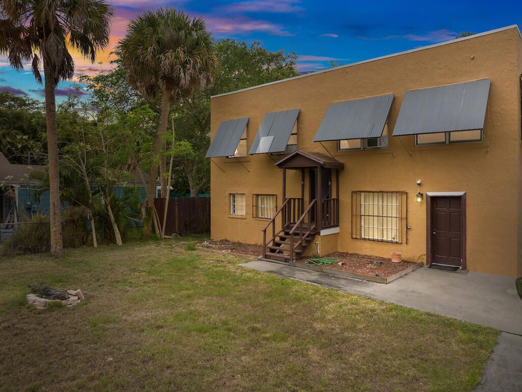 Photo of 902 Boston Avenue, Fort Pierce, FL 34950 (MLS # R11033024)
