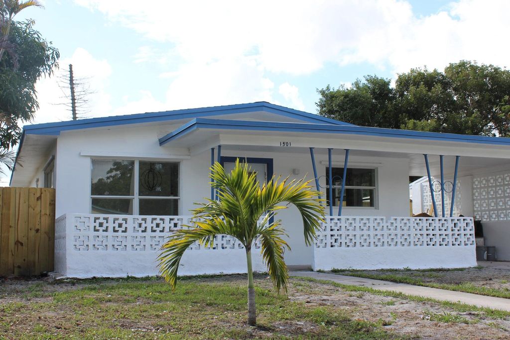 Photo of 1501 17th Avenue N, Lake Worth Beach, FL 33460 (MLS # R10961680)