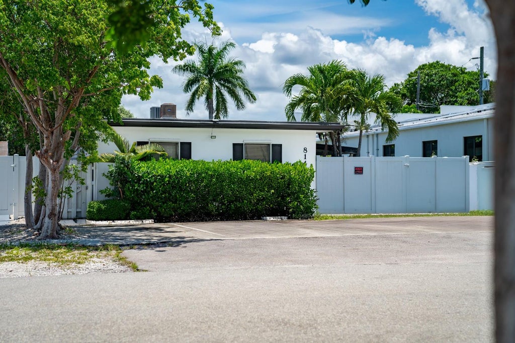 Photo of 814 NE 14 Place #2, Fort Lauderdale, FL 33304 (MLS # F10508604)