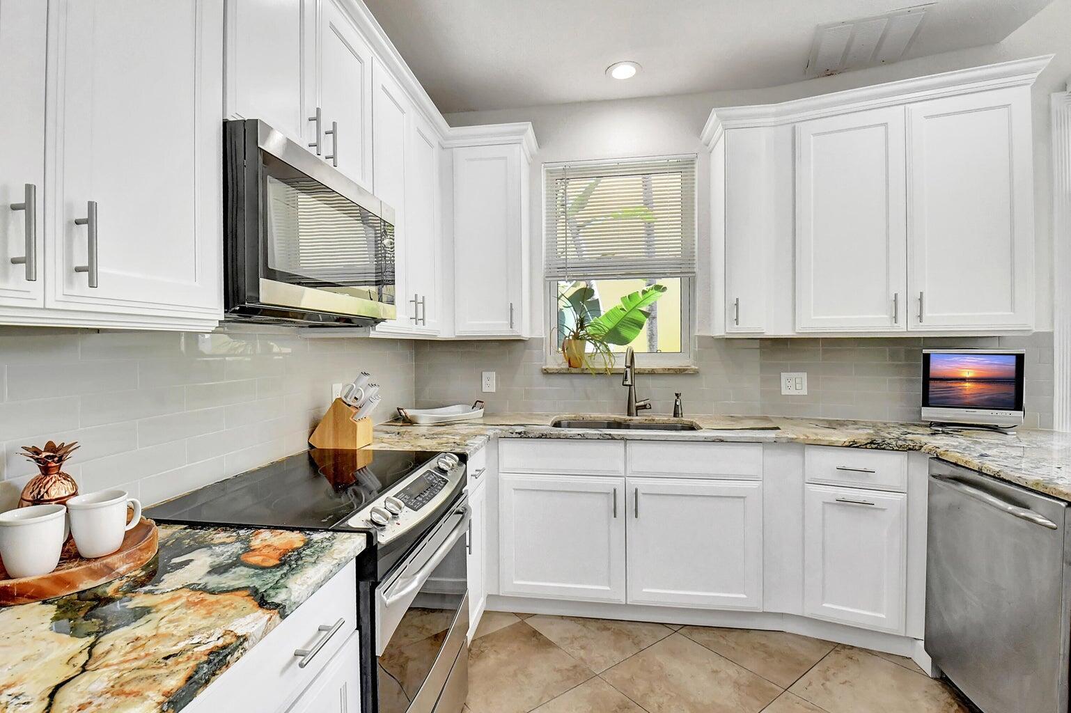 PELICAN HARBOR PH 3 - Residential Lease