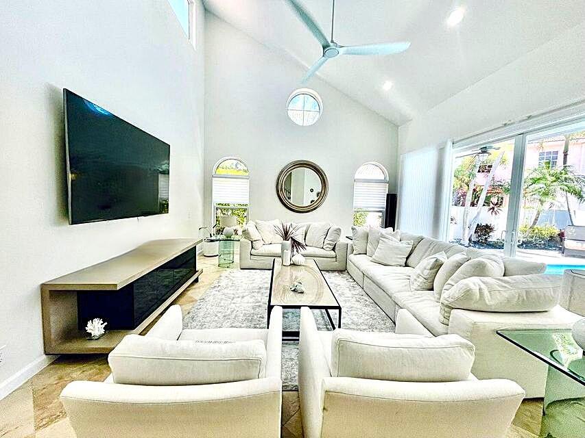 PELICAN HARBOR PH 3 - Residential Lease