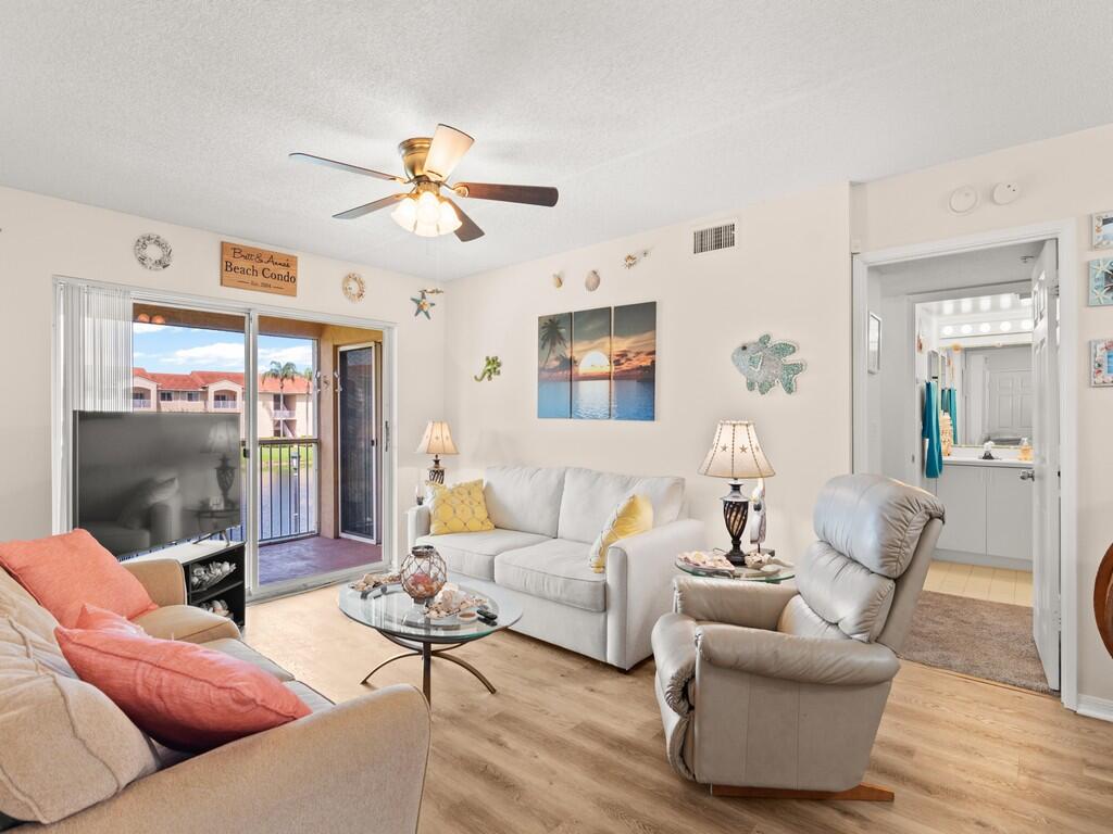 LAGUNA OF VERO - Residential