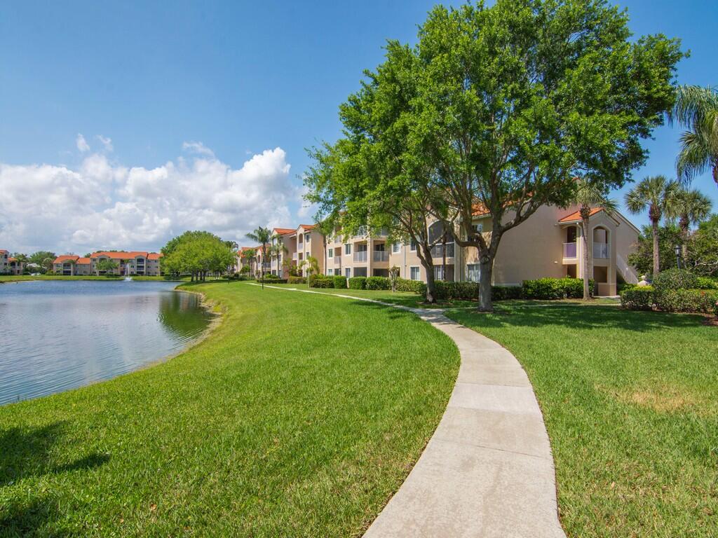 LAGUNA OF VERO - Residential