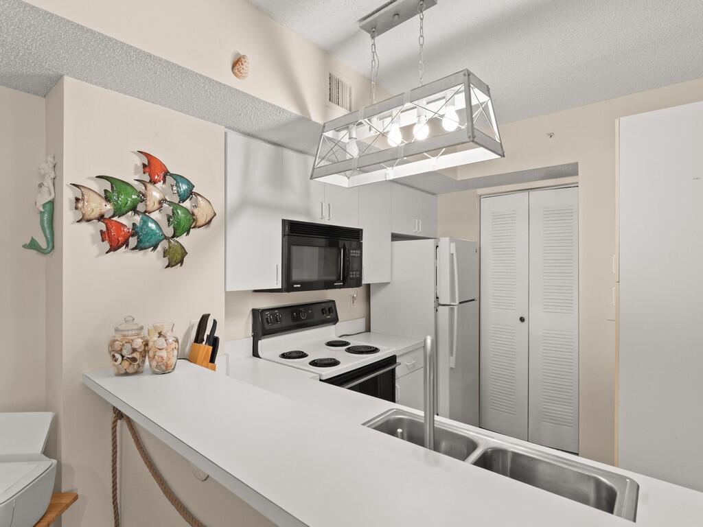 LAGUNA OF VERO - Residential