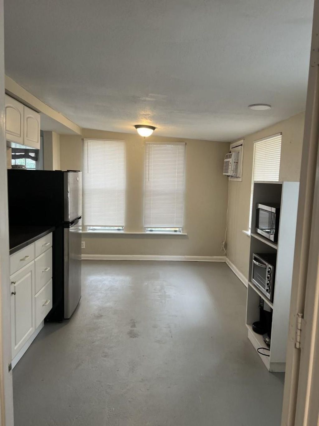 Photo of 29 NE 15th Avenue, Pompano Beach, FL 33060 (MLS # B26006087)