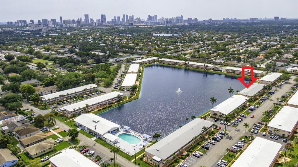 Photo of 925 SW 11th Avenue #Unit j17, Hallandale Beach, FL 33009 (MLS # B26068812)