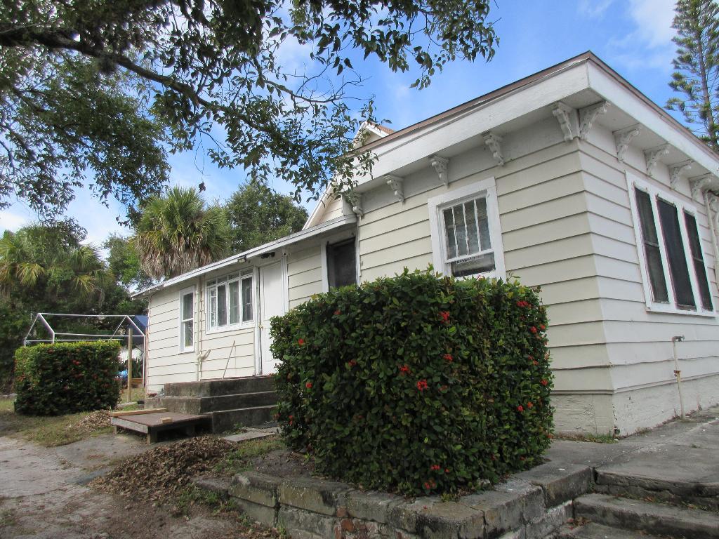 603 Avenue Avenue E, Fort Pierce, FL, 34950/$295,000 3 603 Avenue Avenue E