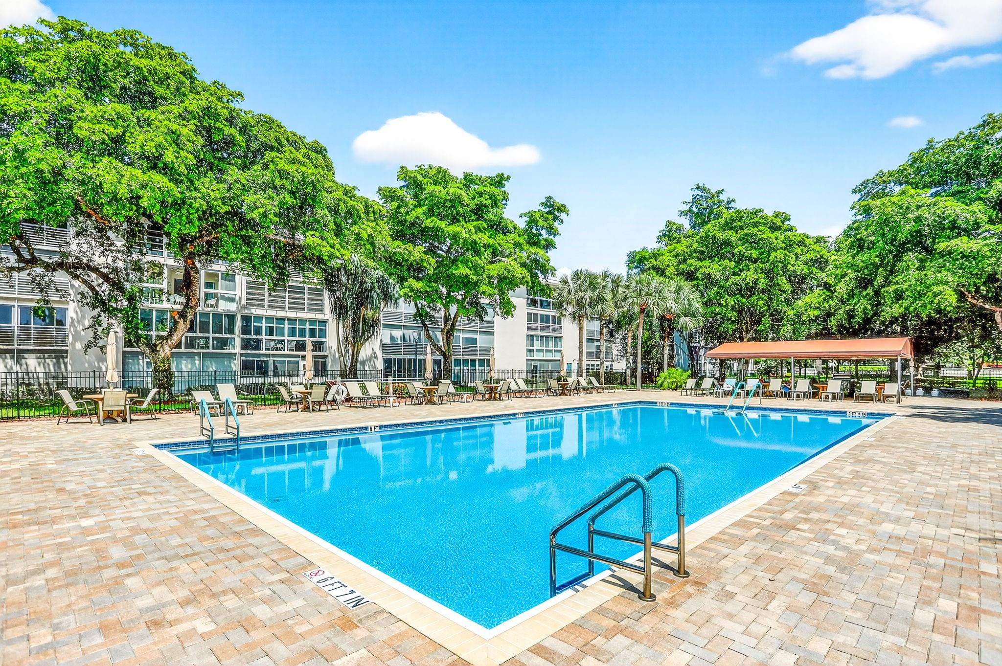 WYNMOOR GOLF VILLAGE - Residential