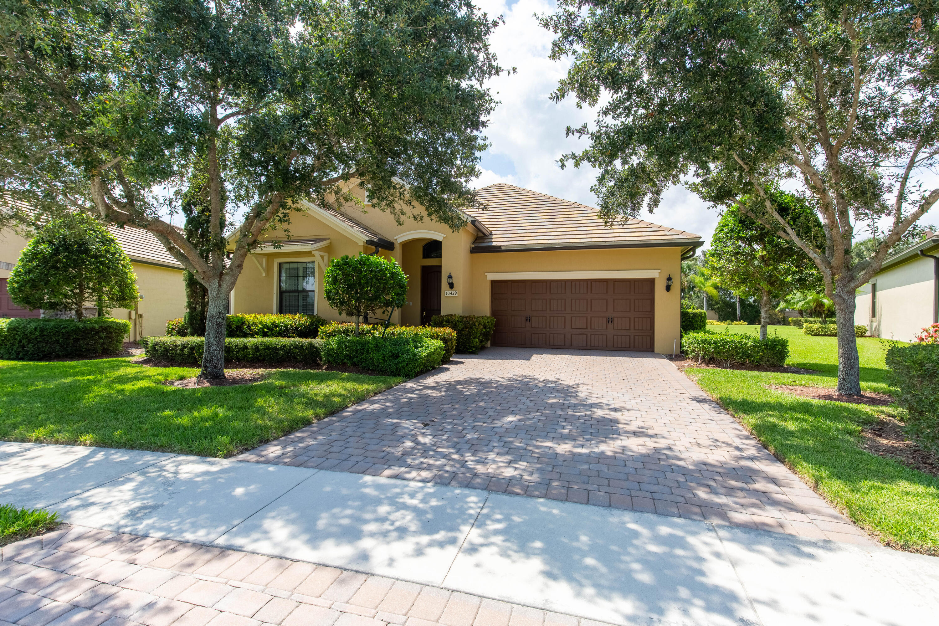 Castelina - Residential Lease