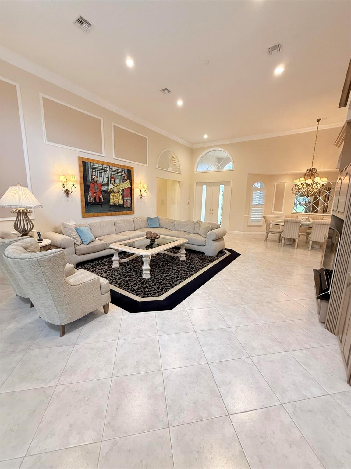 7633 La Corniche Circle