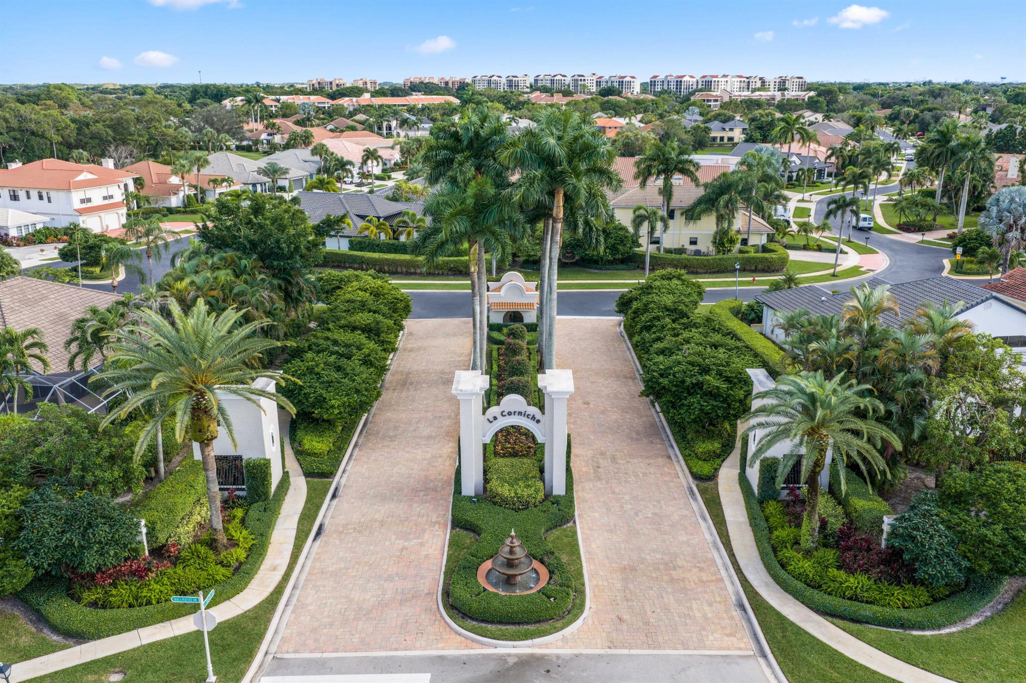 7633 La Corniche Circle