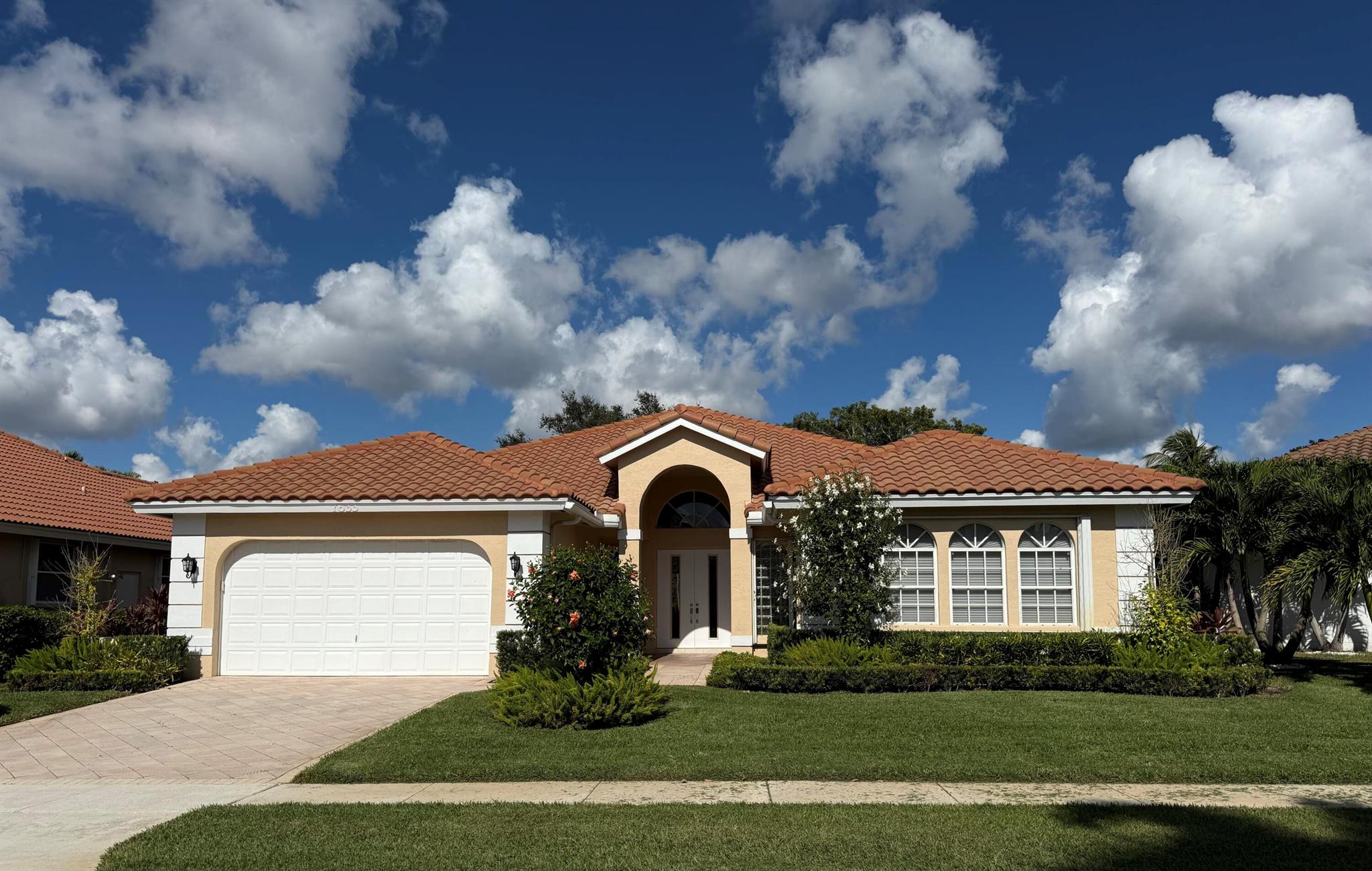 7633 La Corniche Circle