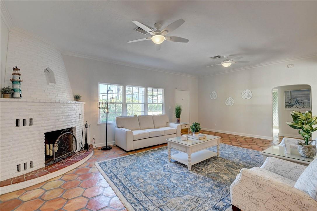 View photos, virtual tours, details... 302 NW 11th St