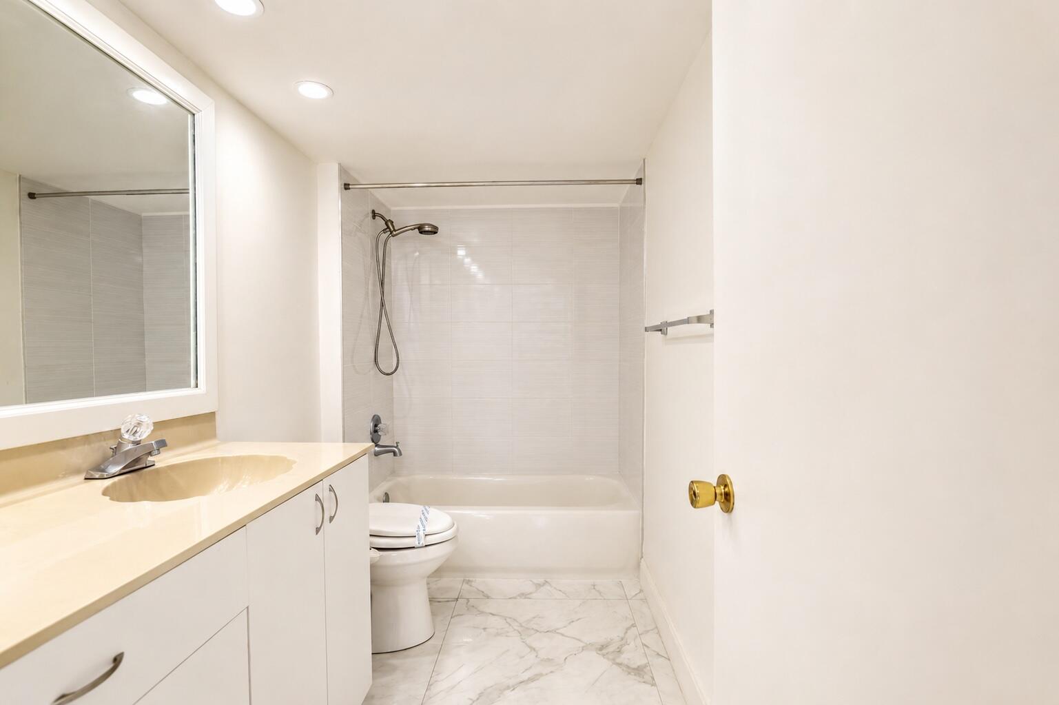 POMPANO BEACH CLUB NORTH CONDO - Residential Lease