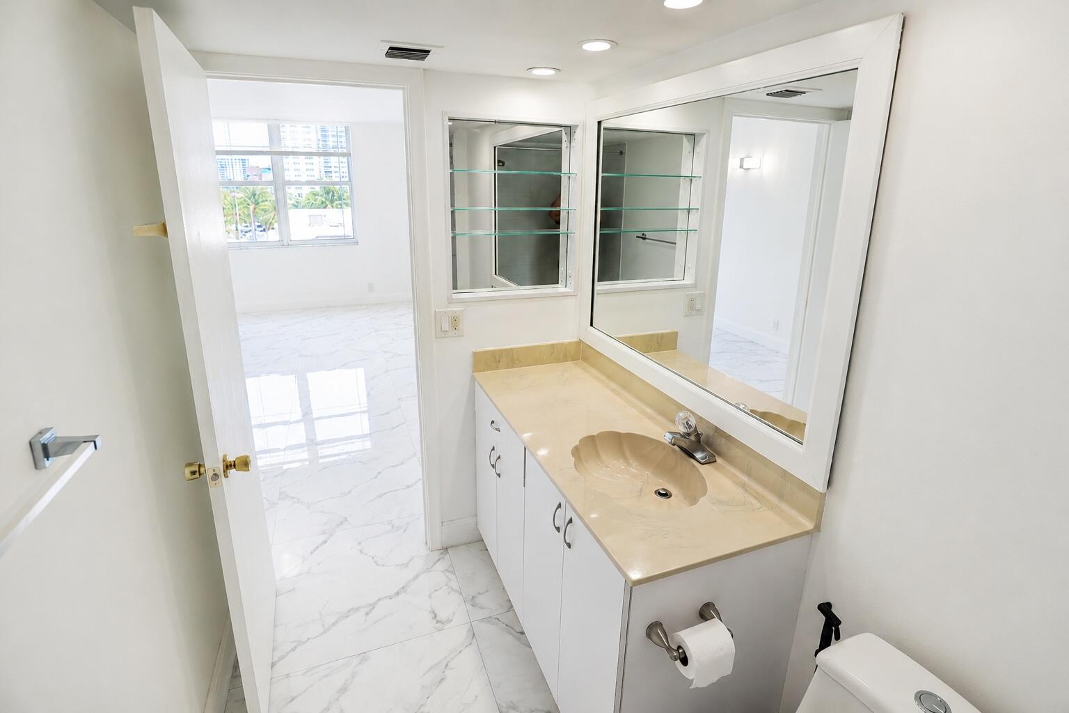 POMPANO BEACH CLUB NORTH CONDO - Residential Lease