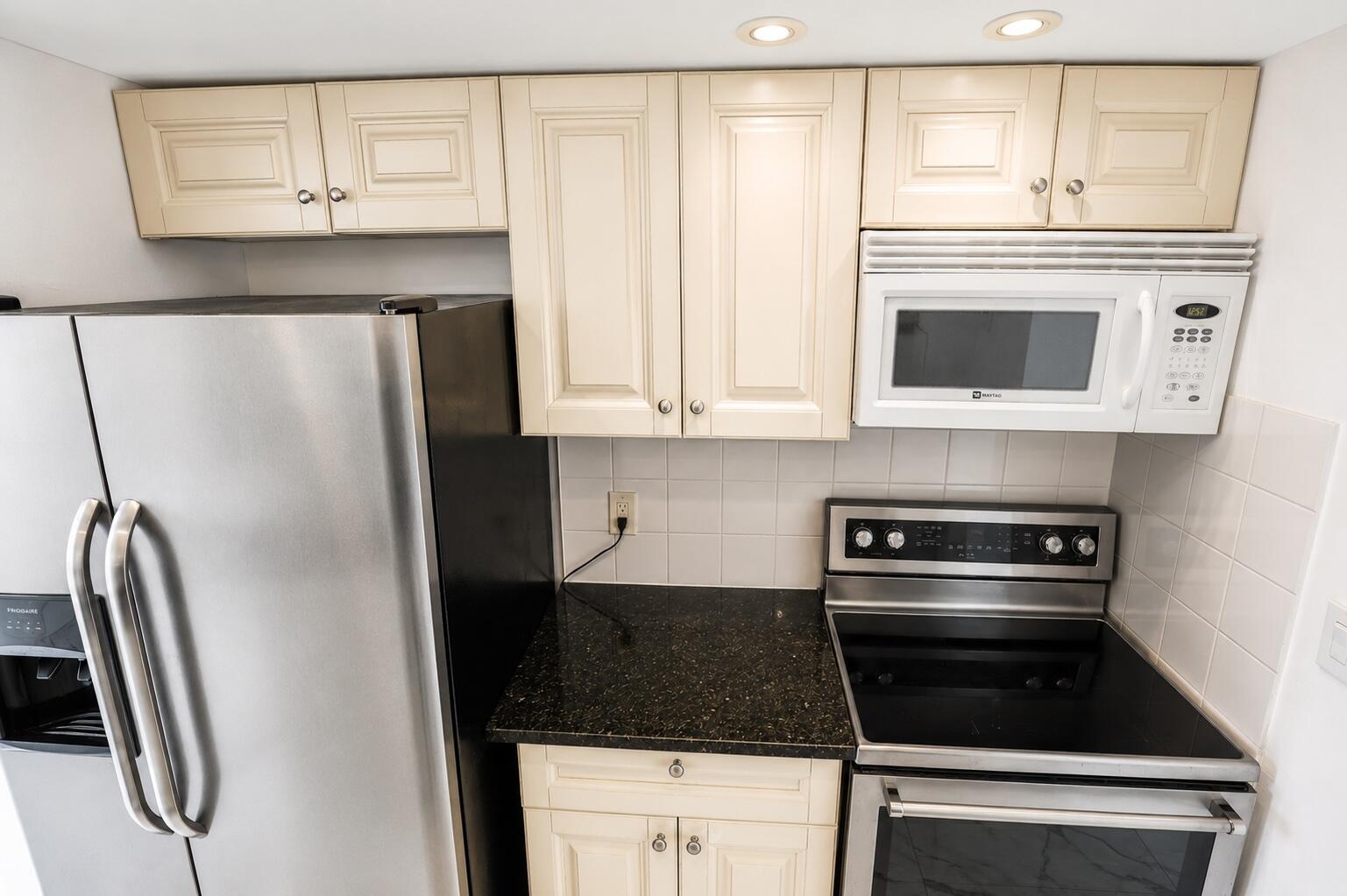 POMPANO BEACH CLUB NORTH CONDO - Residential Lease