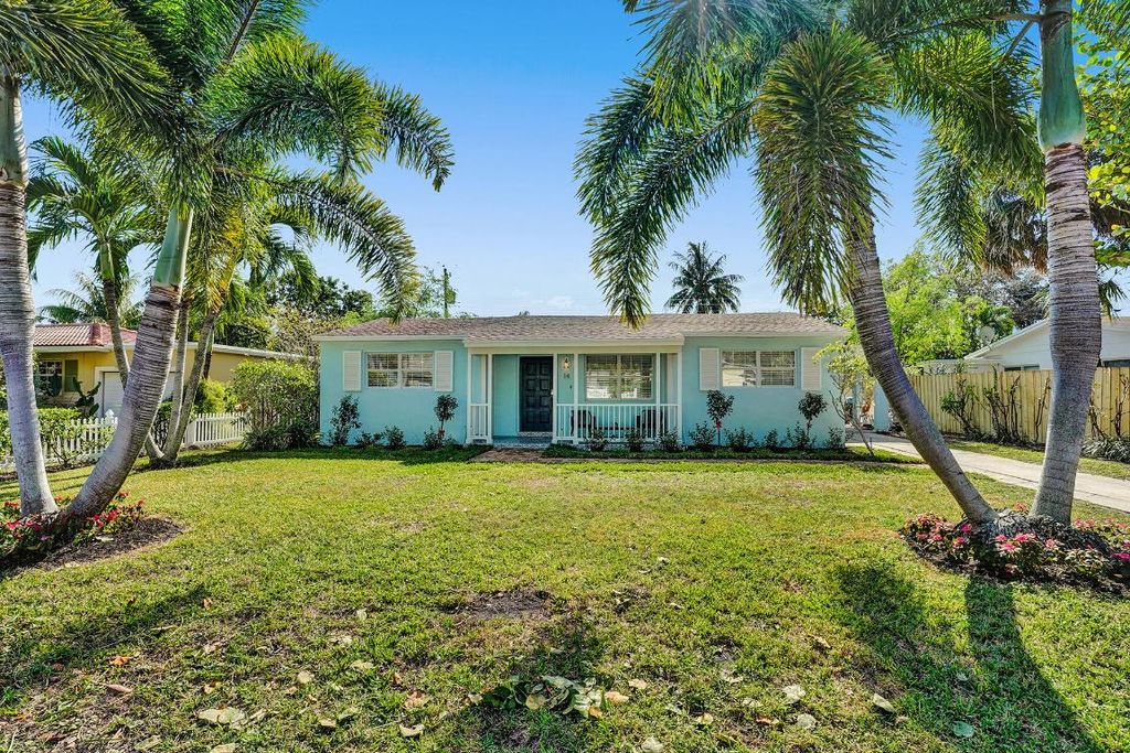 Photo of 14 S Swinton Circle, Delray Beach, FL 33444 (MLS # R11157061)