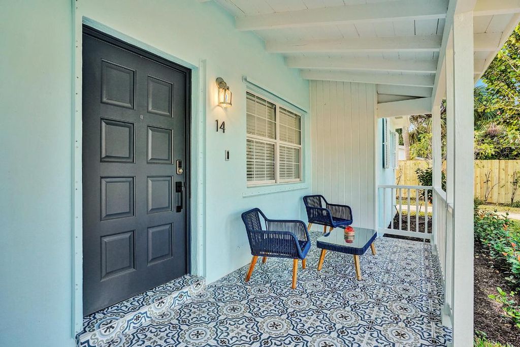 Photo of 14 S Swinton Circle, Delray Beach, FL 33444 (MLS # R11157061)
