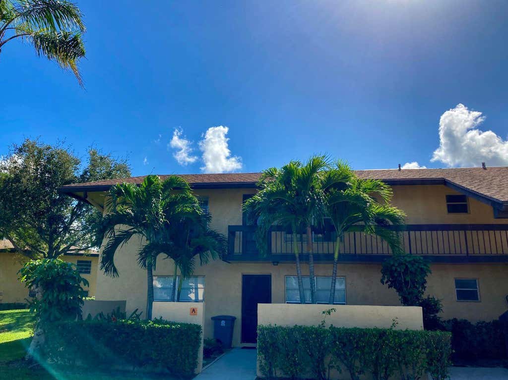 Photo of 13777 Via Aurora #B, Delray Beach, FL 33484 (MLS # R10894120)