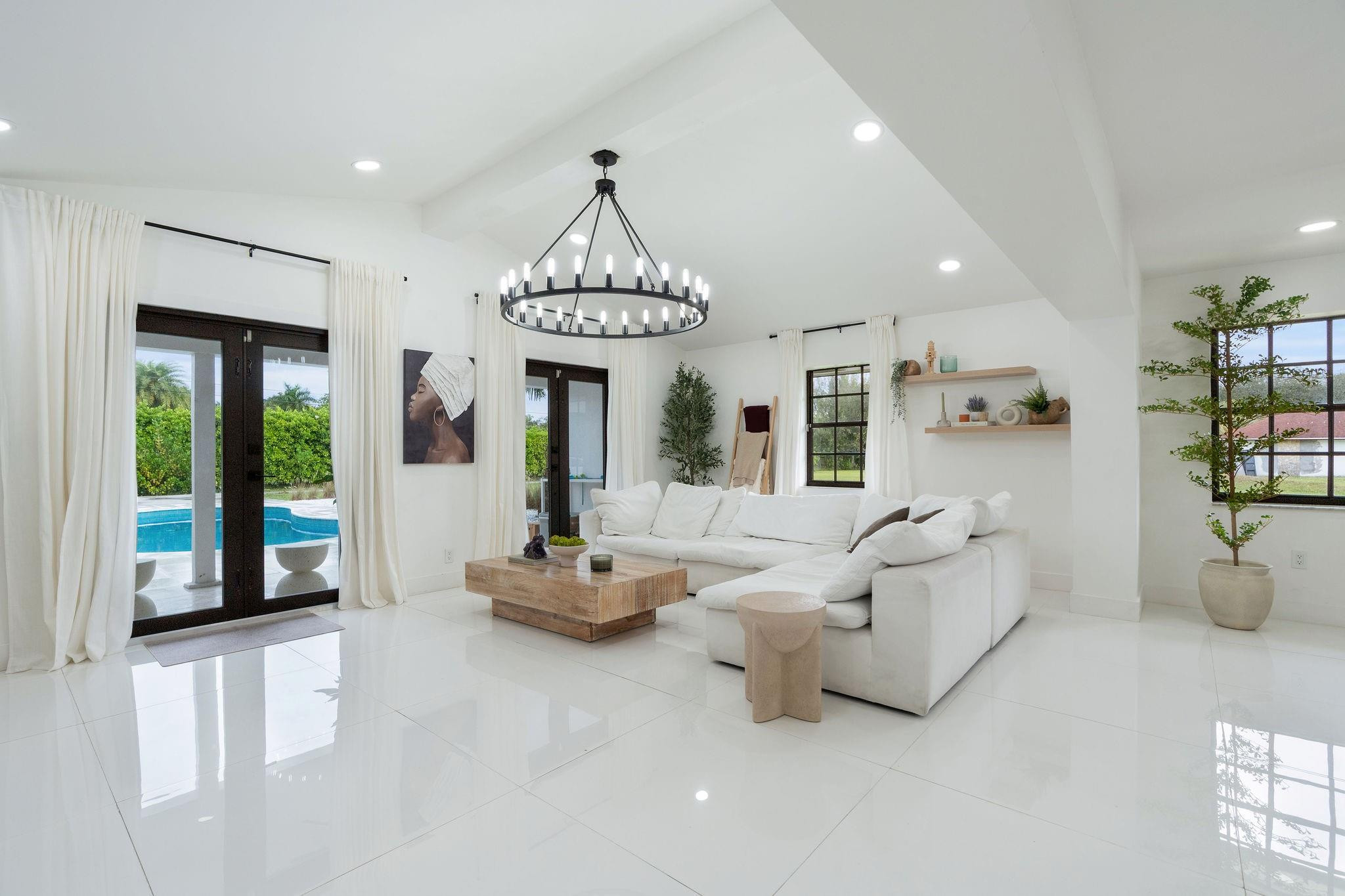 SUNSHINE RANCHES - Residential