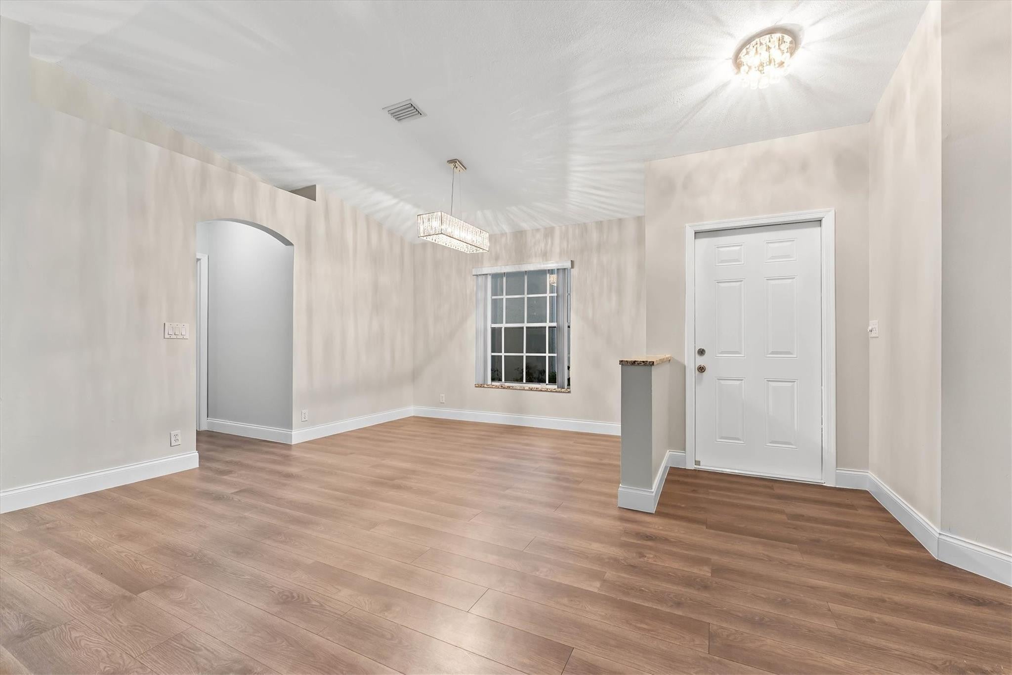 6000 NW 43RD Terrace