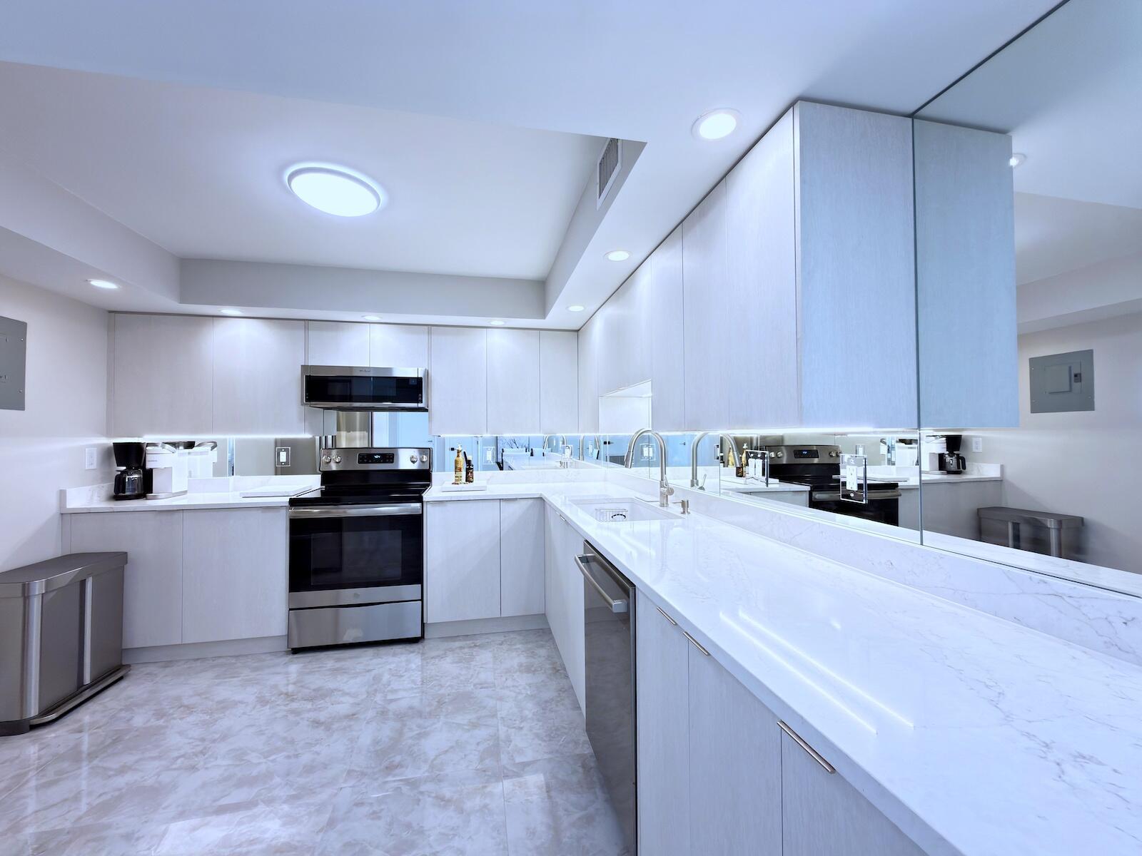 BARCLAY CONDO - Residential Lease