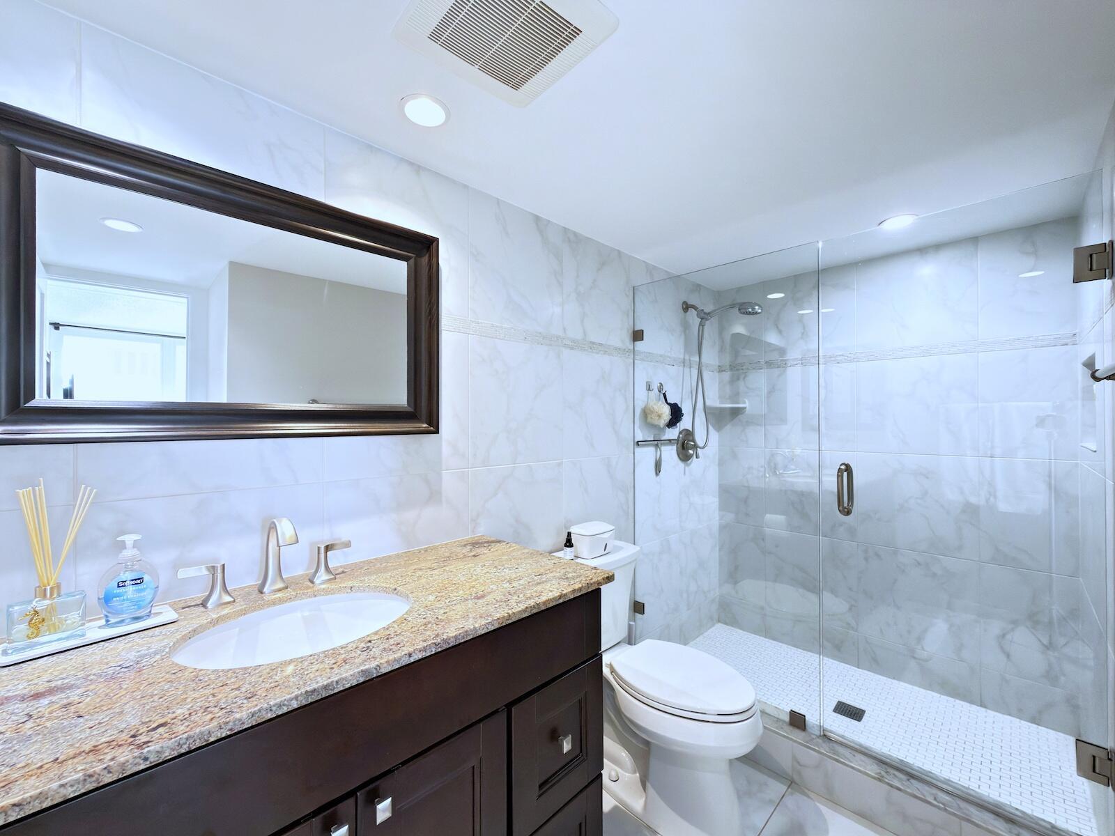 BARCLAY CONDO - Residential Lease