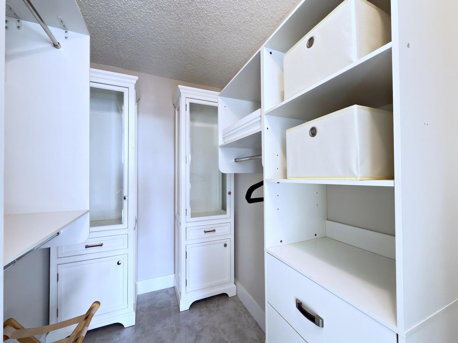 BARCLAY CONDO - Residential Lease