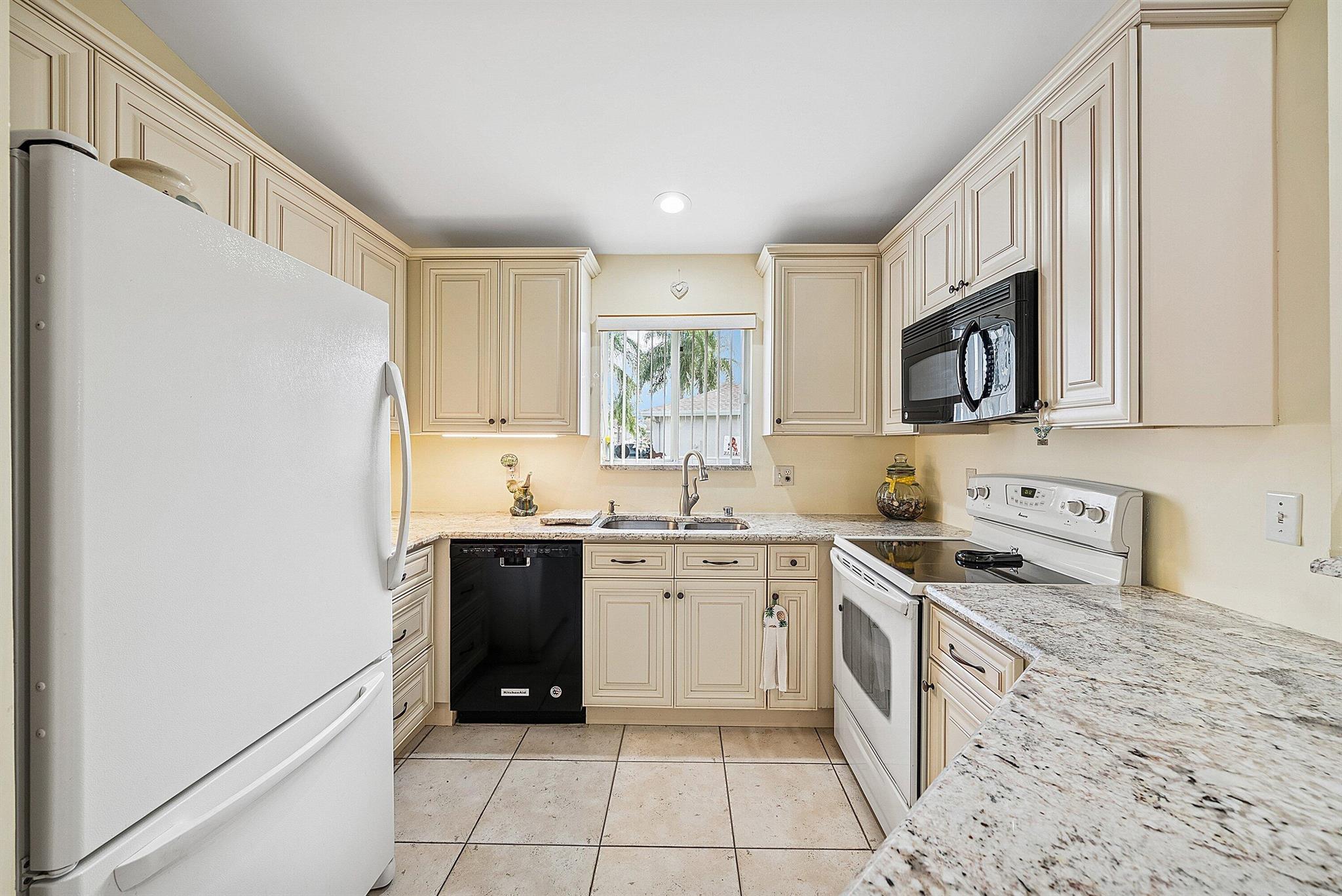 BOCA GARDENS 4 - Residential