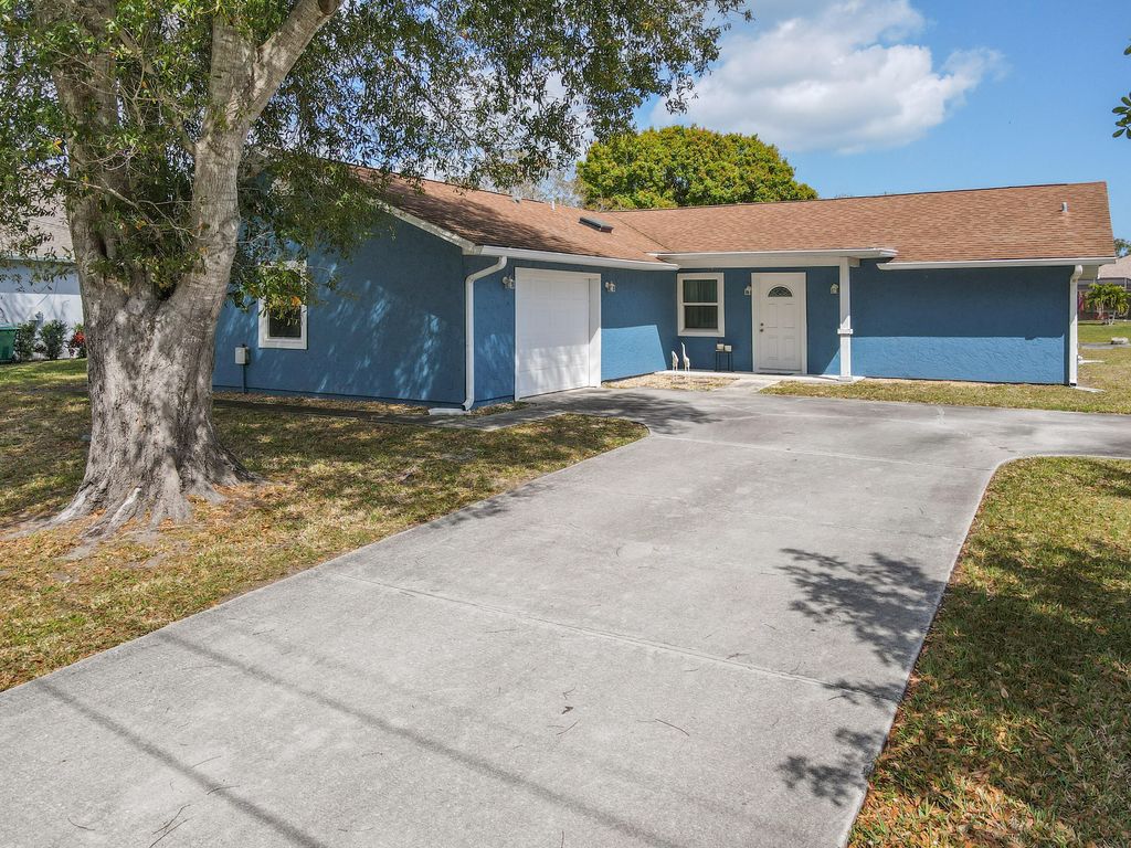 Photo of 2932 SE Buccaneer Circle, Port Saint Lucie, FL 34952 (MLS # R10779369)